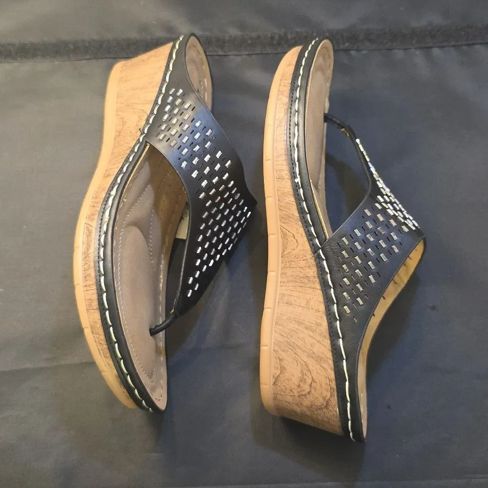 BRAND NEW COMFORT BY ALEXIX BENDEL JEWEL DESIGN THONG WEDGE WOMENS SANDAL